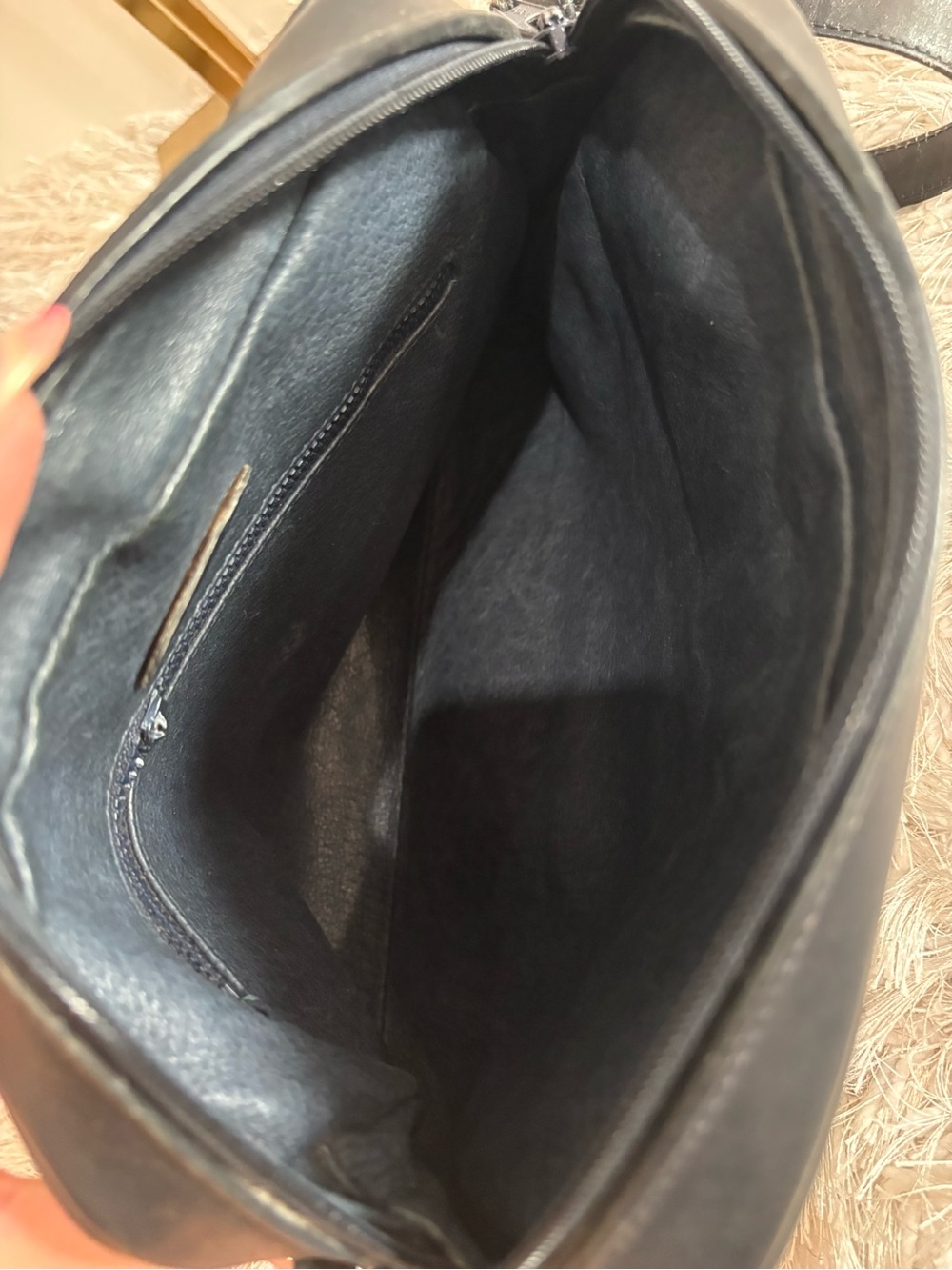 Vintage Gucci GG Supreme Crossbody in Beige and Black Leather - Picture 9 of 13